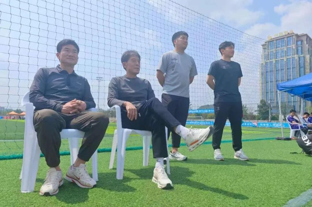 IM电竞-足球报：贵州请李章洙牵线带来韩国教练组，为全运选材并建立青训体系